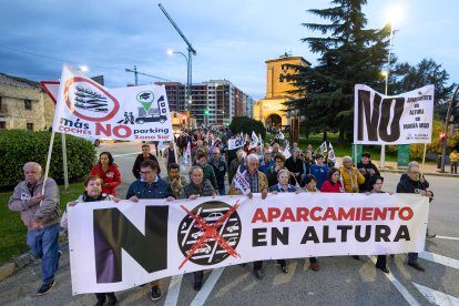Manifestación contra los aparcamientos en altura en la zona sur y Gamonal.
