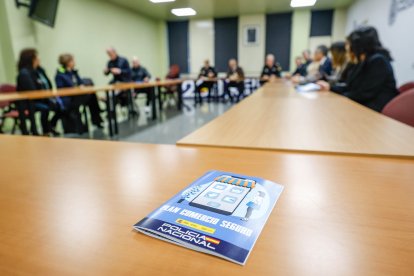 Presentación de la campaña 'Comercio Seguro' en la Comisaría Provincial de Burgos.