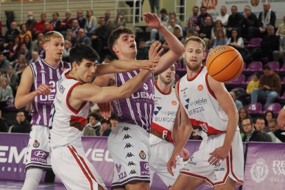 Imagen del partido entre Valladolid y Silbö San Pablo Burgos.