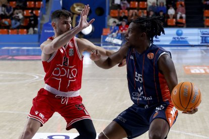 Imagen del partido entre el Grupo Ureta Tizona Burgos y Cartagena.