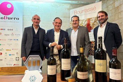 Tomás Postigo y José Nuño con el presidente y director comercial de Bourrassé