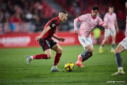Imagen del partido entre el Mirandés y el Sporting