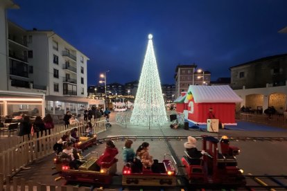 Árbol navideño en Villarcayo.