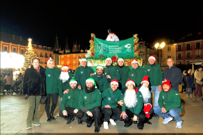 Participantes en la recogida de juguetes de la Cofradía de la Santa Columna en la Navidad de 2023.