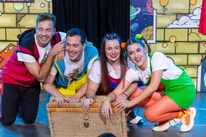Rubén Daspet, Rubén Quintanilla, Miriam Martínez y Lucía Sainz, en un momento del concierto ofrecido en uno de los domos de la Plaza Mayor, en el que despidieron el espectáculo creado para 2024.