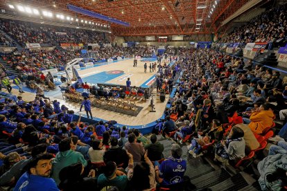 Imagen del partido entre el Silbö San Pablo Burgos y el Grupo Ureta Tizona Burgos.