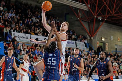 Imagen del partido entre el Silbö San Pablo Burgos y el Grupo Ureta Tizona Burgos.