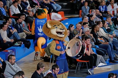 Imagen del partido entre el Silbö San Pablo Burgos y el Grupo Ureta Tizona Burgos.