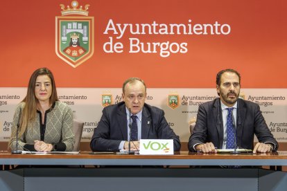 Marta Alegría, Fernando Martínez-Acitores e Ignacio Peña, en la rueda de prensa de balance de 2024.