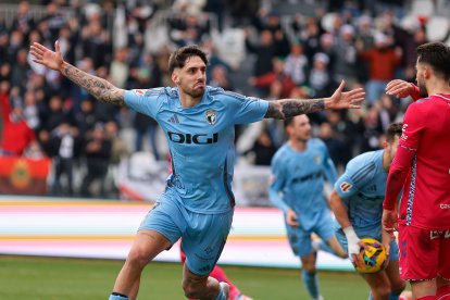 Fer Niño celebra el gol contra el Tenerife.
