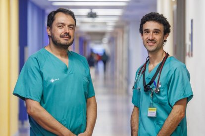 Los pediatras del Hospital Universitario de Burgos Juan Arnáez (izquierda) y Juan Valencia.
