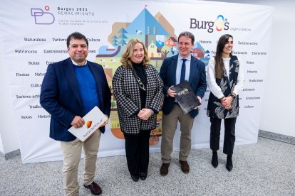 Carlos Gallo (Sodebur), Cristina Ayala, Borja Suárez y Andrea Ballesteros (ProBurgos).TOMÁS ALONSO