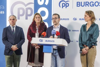 Los procuradores Emilio Berzosa, InmAculada Ranedo, el portavoz, Ricardo Gavilanes, y Lorena de la Fuente.
