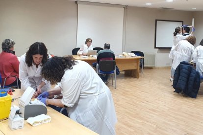 Los asistentes a la jornada del corazón en Miranda tuvieron la posibilidad de realizarse mediciones de riesgo cardiovascular.
