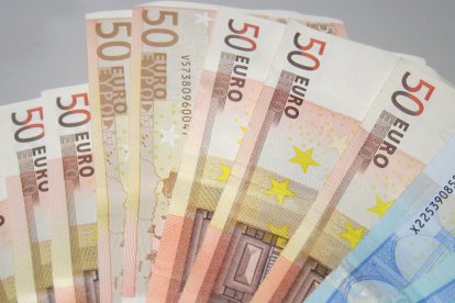 Archivo - Billetes de euro, dinero.