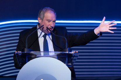 El ministro de Industria y Turismo, Jordi Hereu, a su salida de la intervención en la V edición del Foro ANFAC 2025, en el Palacio de Linares, a 20 de febrero de 2025, en Madrid (España).