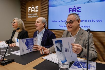 Emiliana Molero, Ignacio San Millán e Íñigo Llarena en la presentación de los resultados del Índice de Confianza Empresarial de Burgos del segundo semestre de 2024.