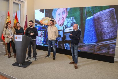 Raquel Contreras, Susana Díez, Lucas Maté, Christian Sasa y Roberto Rivera en la presentación del documental.
