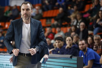 Salva Camps en El Plantío en el partido ante el Menorca.