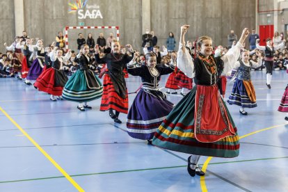Canto a las Marzas en el colegio Sagrada Familia
