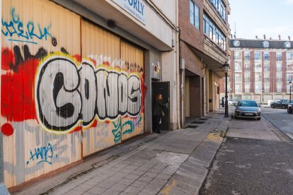 Pintadas vandálicas en el centro de la capital burgalesa.
