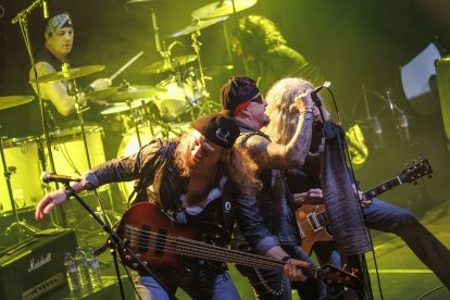 Magik, proyecto capitaneado por Manolo Arias y Giles Keith Ramírez, en el aniversario de Burgos Heavy Metal.