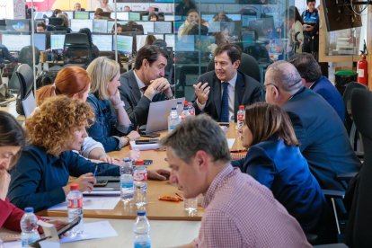 Mañueco destaca la "perfecta" coordinación de servicios de emergencia que trabajan por el total restablecimiento.