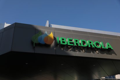 Archivo - Edificio de la sede de Iberdrola, en Madrid (España).