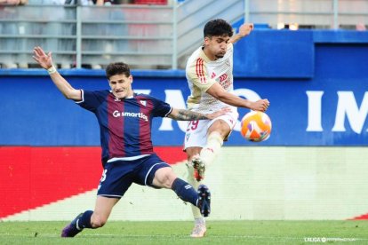 Imagen del partido entre el Eibar y el CD Mirandés.