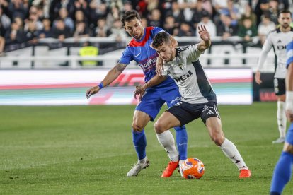 Imagen del partido entre el Burgos CF y el Elche.