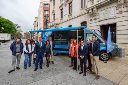 Presentación de la unidad móvil de Recoletas que realizará las revisiones de vista.