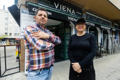 Gonzalo y Merche, del restaurante Viena, afrontan una nueva etapa tras el incendio del pasado 6 de abril.