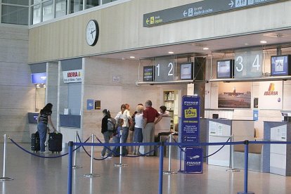 Archivo - Aeropuerto Valladolid.