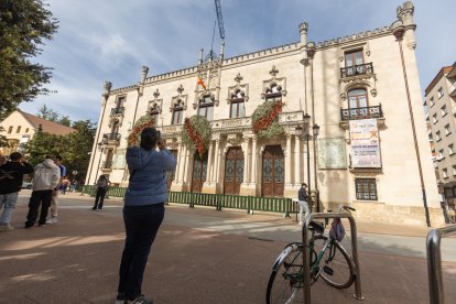 Imagen de uno de los montajes florales en el Palacio de Capitanía.