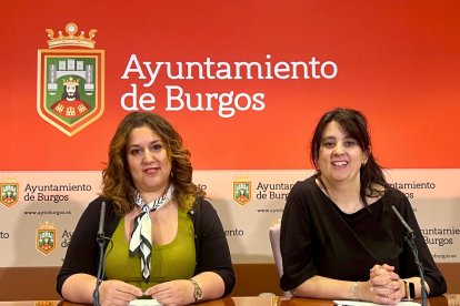 Las concejales socialistas Estrella Paredes y Virginia Escudero.