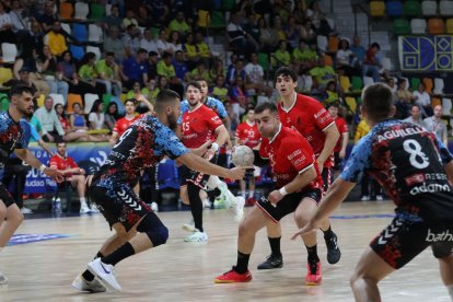 Un momento del encuentro entre el conjunto burgalés y el santanderino.