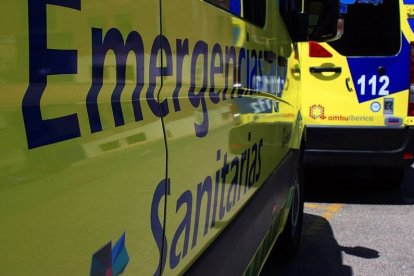 Archivo - Fotografía de archivo de ambulancia de SaCyL.