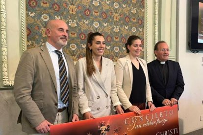 Francisco Javier Sariot (Burgos Baroque Ensemble), Andrea Ballesteros (Ayuntamiento de Burgos), Silvia Arribas (Fundación Círculo) y Carlos Izquierdo (Archidiócesis de Burgos), en la presentación del concierto 'Tan célebre fineza'.