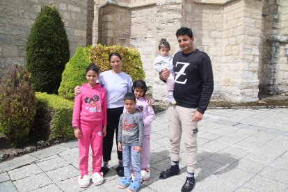 Kerollos, Hanan y sus cuatro hijos se han instalado en la pequeña localidad burgalesa.