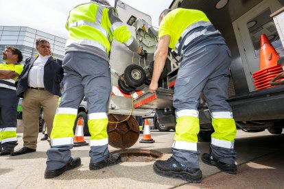Muestra de los equipos que incorpora la empresa Acciona para los trabajos en Burgos.