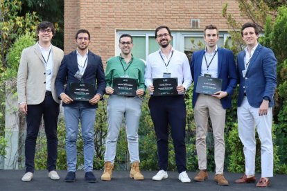 Álvaro Sánchez (2D), graduado en Ingeniería Aeroespacial por la ULE, seleccionado por la prestigiosa lista 'Nova 111'.