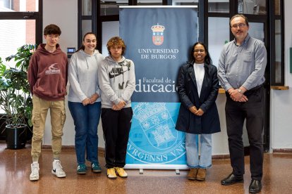 Los alumnos Alicia Díez, David Lezcano, Lucía Toyos, Lucas Herrero y Jesús Álvarez viajarán a Bangaloe junto con el profesor Jesús María Álvarez.