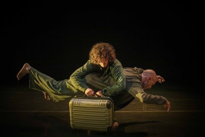 Momento de la pieza 'El mundo atrás', del bailarín Rolando Salameě, galardonado en anteriores ediciones del certamen burgalés.