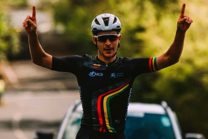 Alexandre Mayer da el salto al profesionalismo con el Burgos BH

.