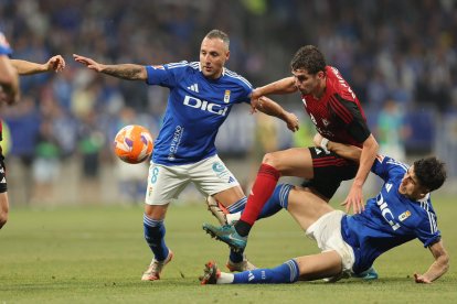 Cazorla y Panicheli, autores del gol del Mirandés y del primer tanto de los carballones.