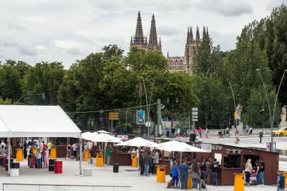 Vista general de las casetas de la Feria de Tapas, en el paseo de la Sierra de Atapuerca, en la edición de 2024.