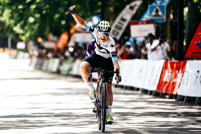 Sata Martín se impone en la llegada a meta.