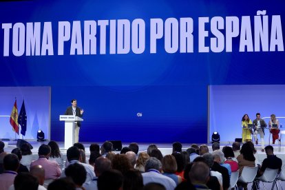 Segunda jornada del 21 Congreso Nacional del PP, que se celebra bajo el lema ‘Toma partido por España’, con el debate de las ponencias política y de estatutos, los informes de los grupos parlamentarios y la presentación de la candidatura a la reelección de Alberto Núñez Feijóo.