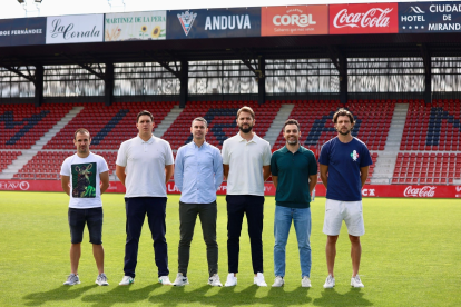 Fran Justo, con su equipo técnico.