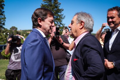 Mañueco a su llegada al curso universitario Prensa y Poder que organiza Graciano Palomo en San Gabriel